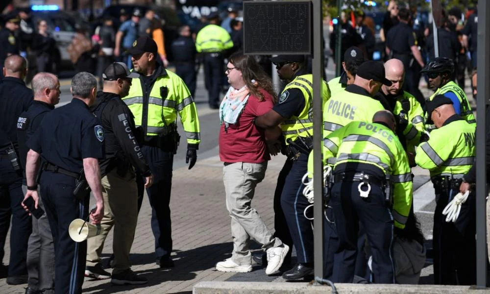 ΗΠΑ: Αστυνομική καταστολή σε MIT και πανεπιστήμια σε Φιλαδέλφεια και Αριζόνα